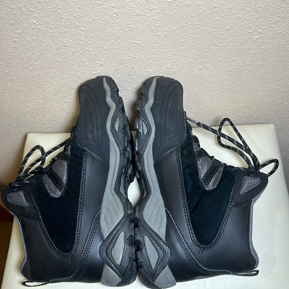 Columbia boots size 10 - Picture 4 of 9